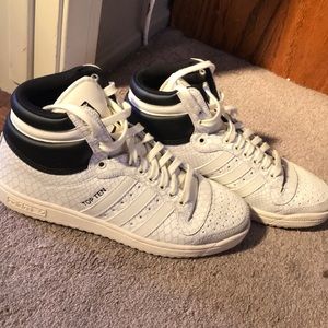WHITE SNAKE SKIN TOP TEN ADIDAS TENNIS SHOES